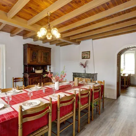 Familial 200m² Avec 6 Chambres, Terrasse, Jardin, Proche Ferme, Charges Incluses, Animaux Acceptes - Fr-1-496-18 *